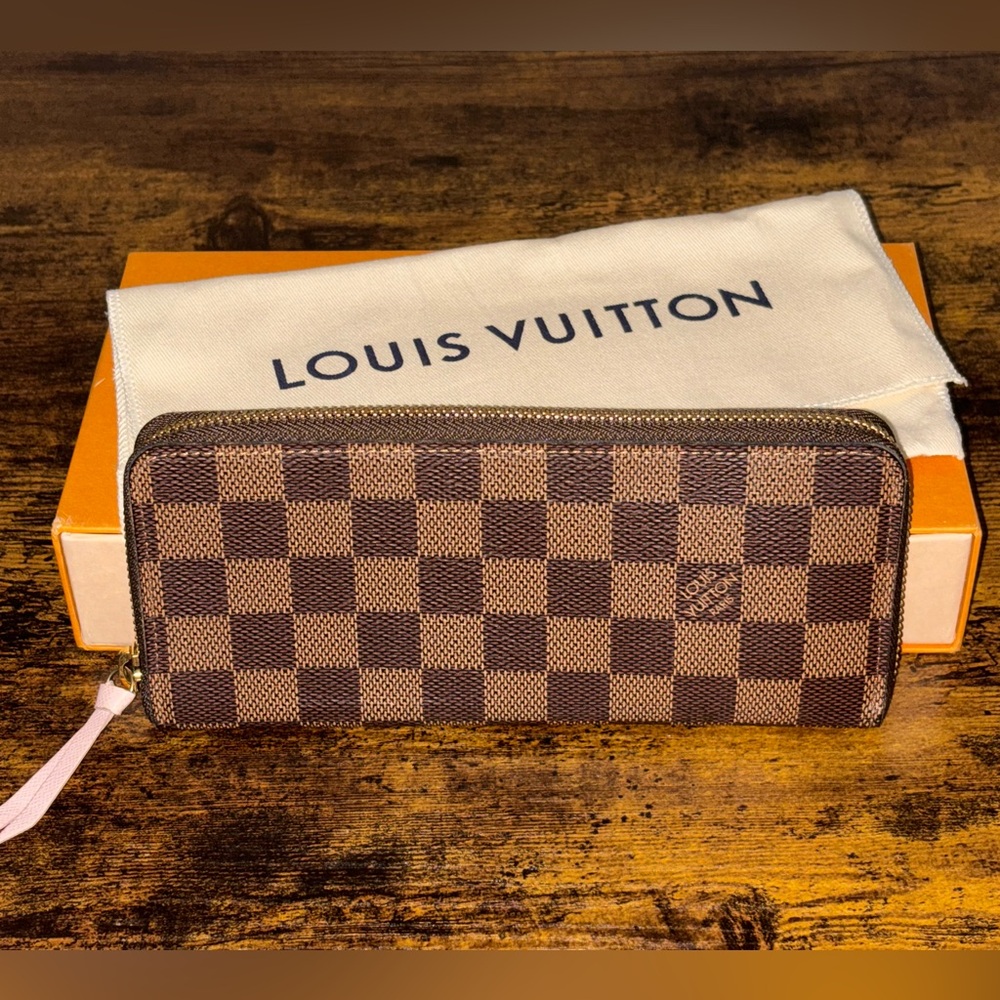 Louis Vuitton Rose Ballerine Clémence Wallet